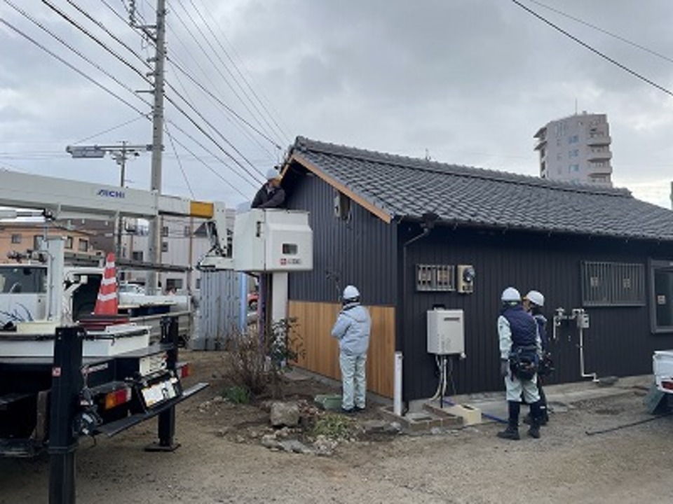 電気の引込み作業中です（白井）