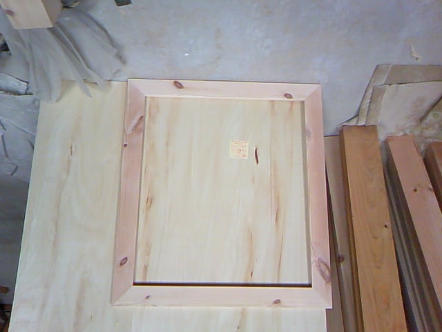 鏡枠製作中。