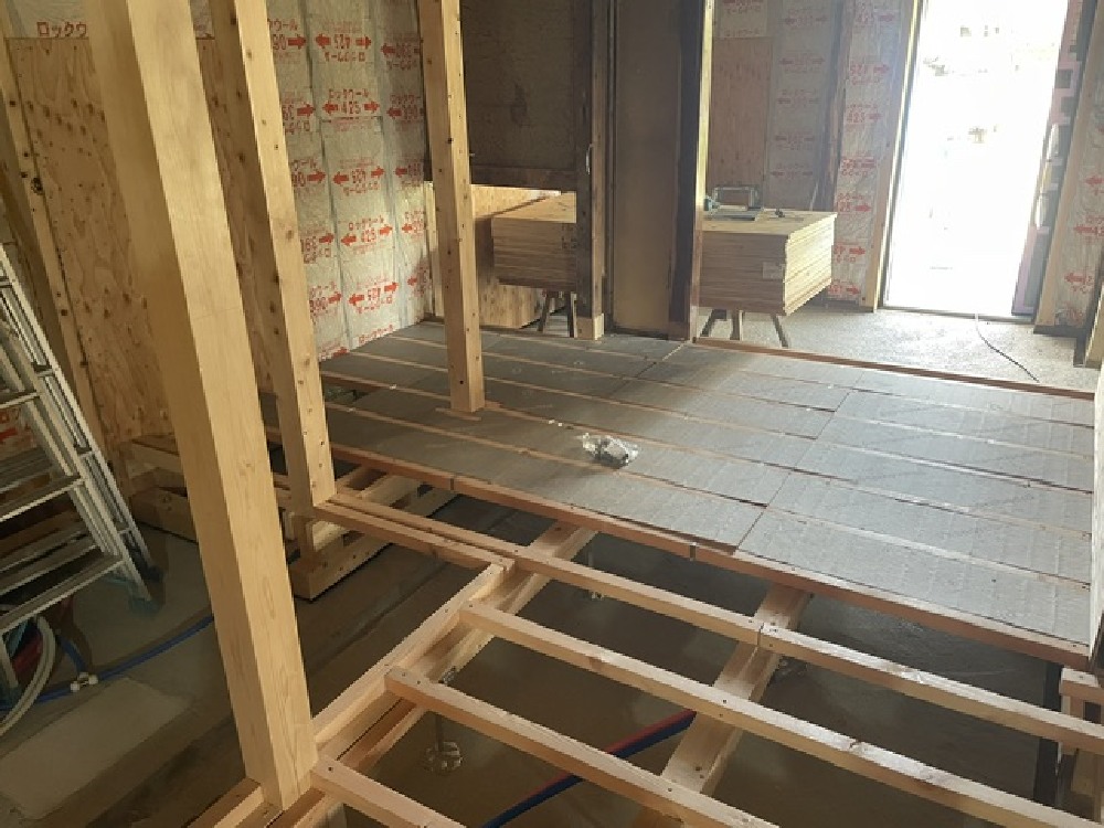 断熱材施工中