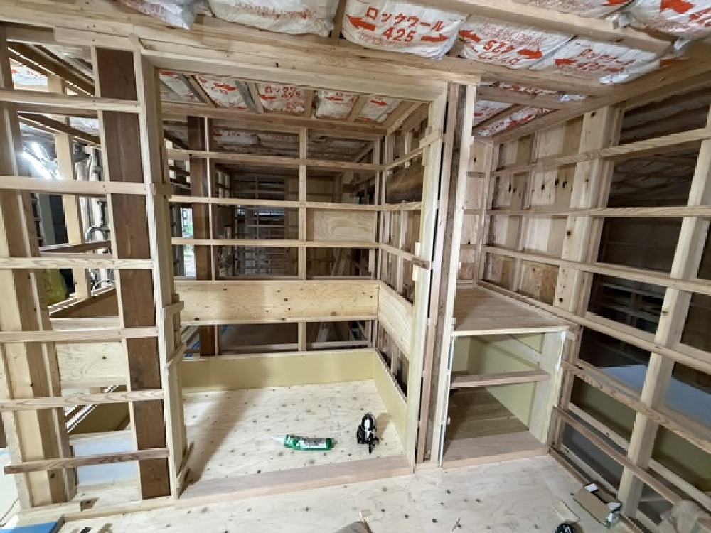 壁下地施工中