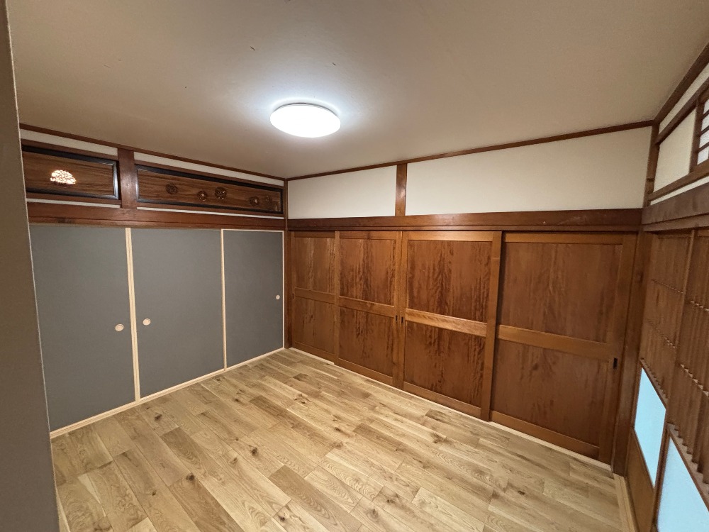 既存の障子、板戸は調整し再利用