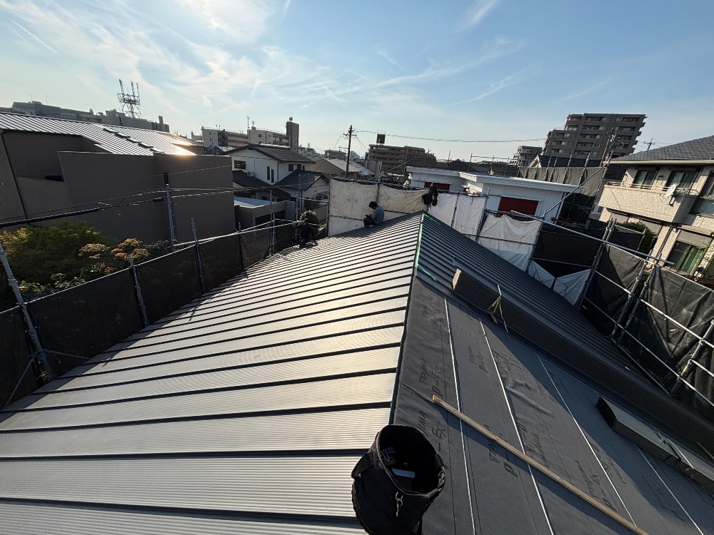 立平葺き屋根工事開始