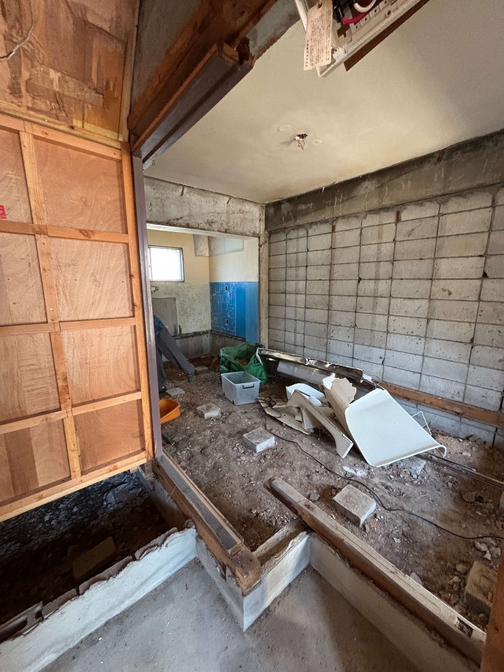 室内の解体作業が順調に進んでいます