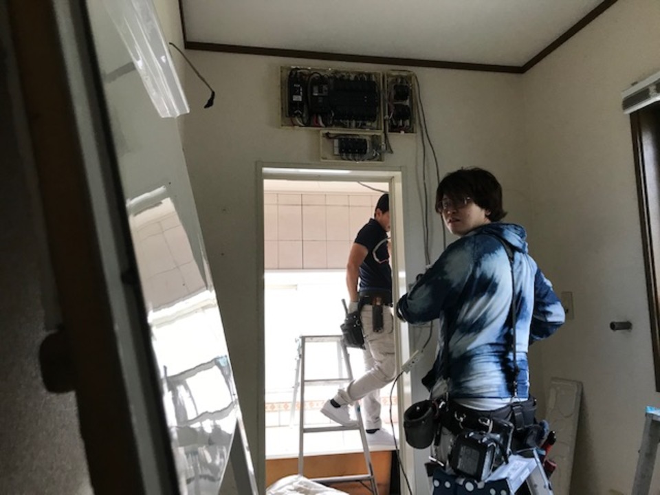 キッチン再利用のため、綺麗に取り外し中。