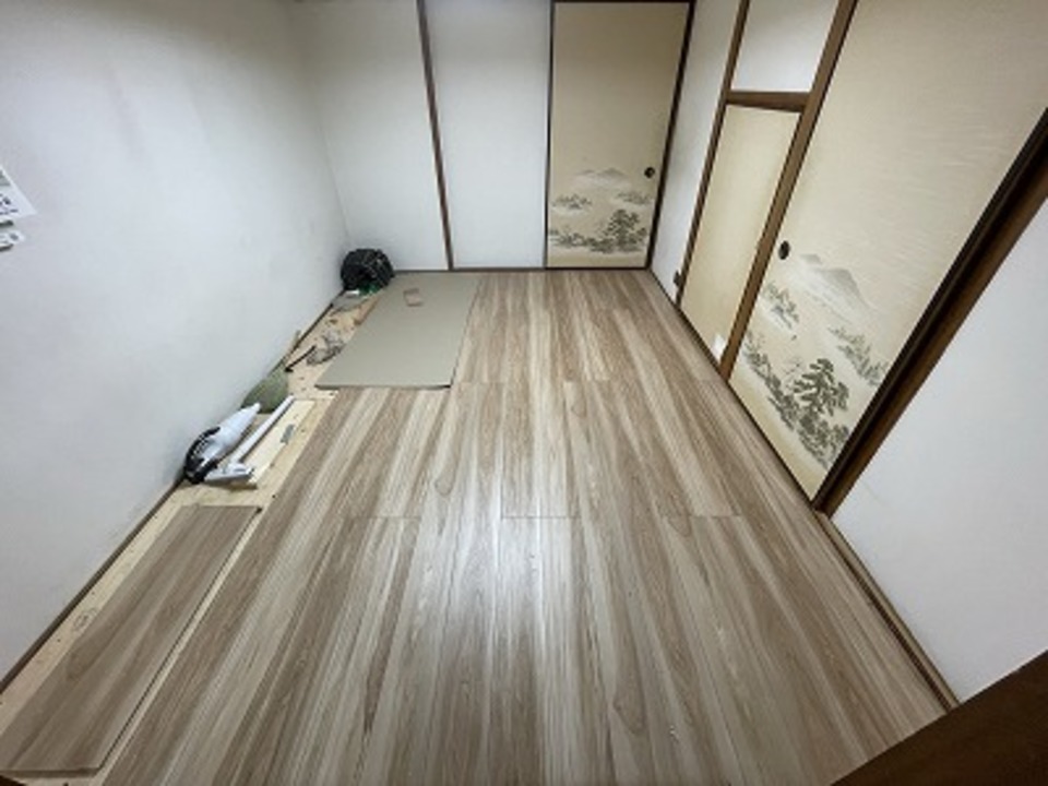 （天白区A様邸　畳→フローリング改装工事） 完成です工期一日。下地もやり替え、断熱材も入れました（白井）
