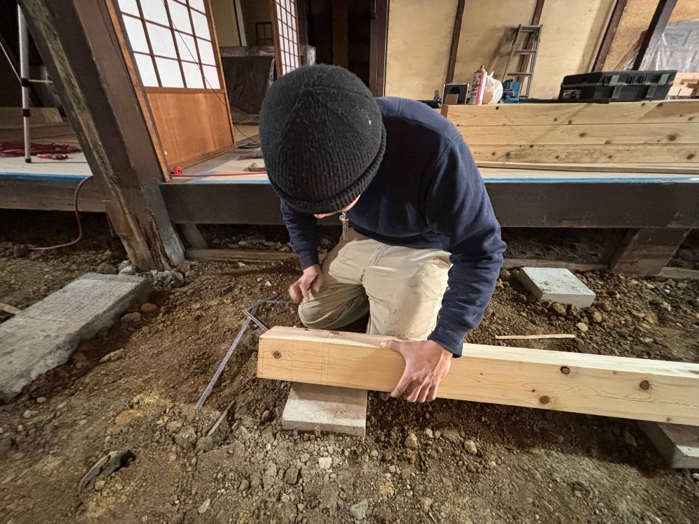 土台の墨付け、刻み作業に 取り掛かりました