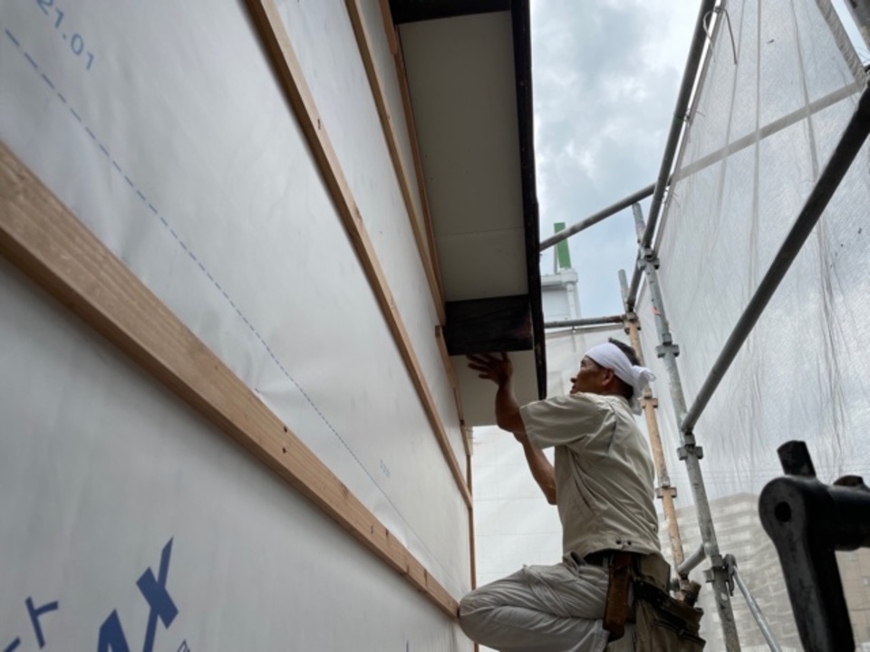 ケイカル板施工中（寺西）