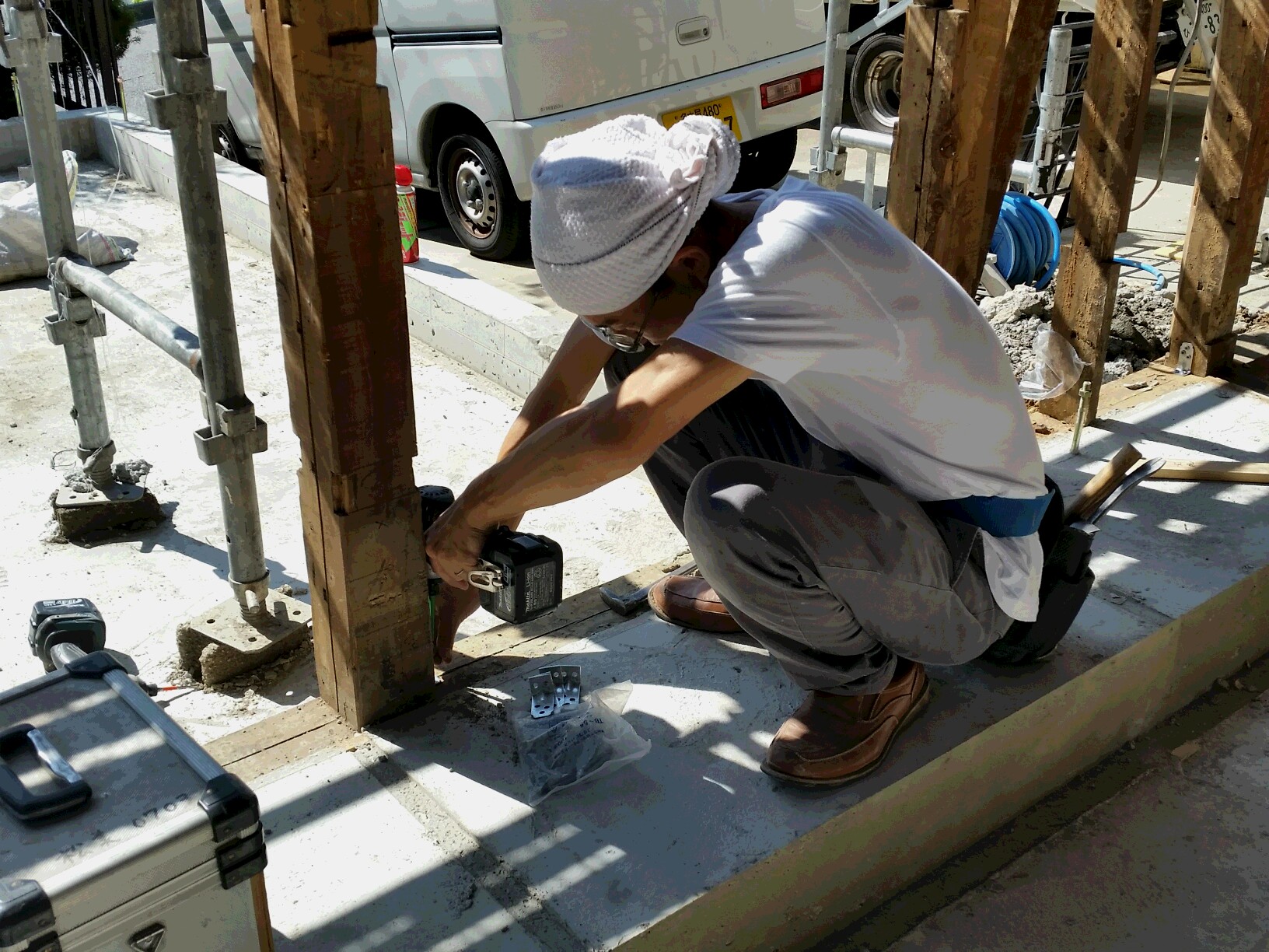 中川です、マンション現場の待ち時間を利用して手伝ってくれた河合ちゃん。