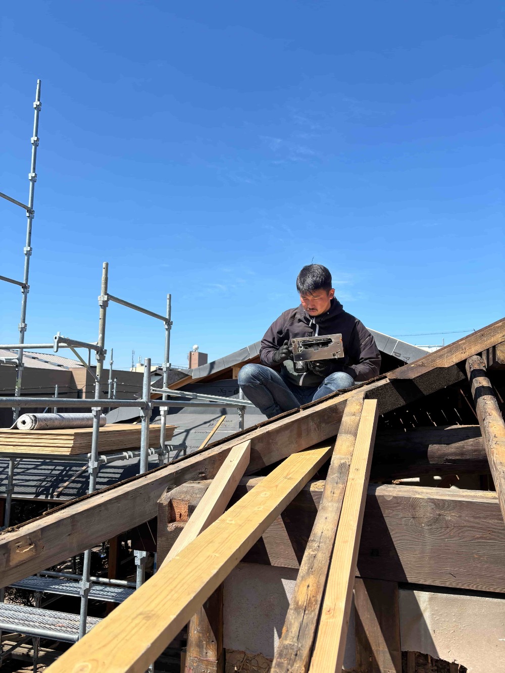 玄関まわりの屋根工事