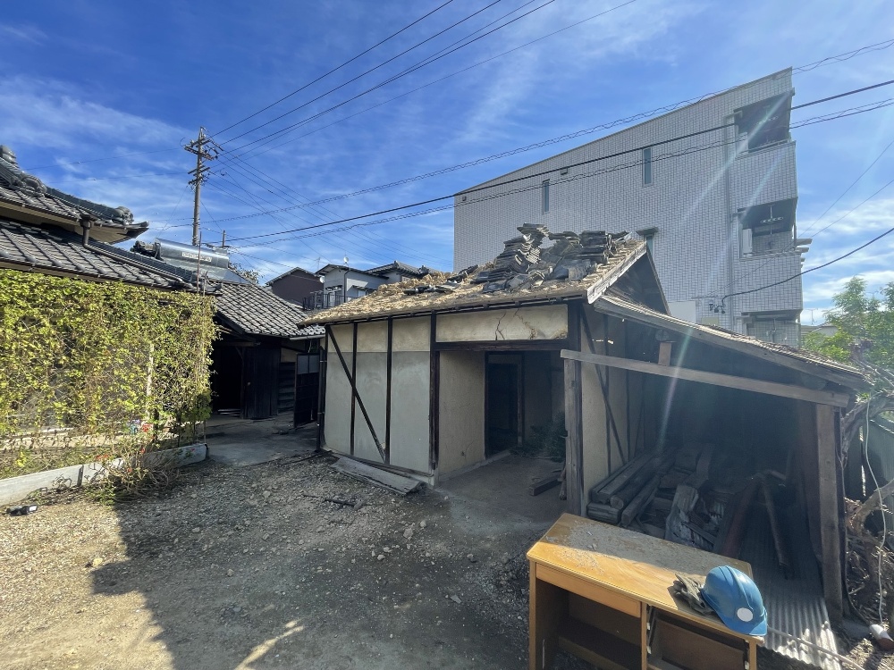 今日から小屋の解体開始です（白井）