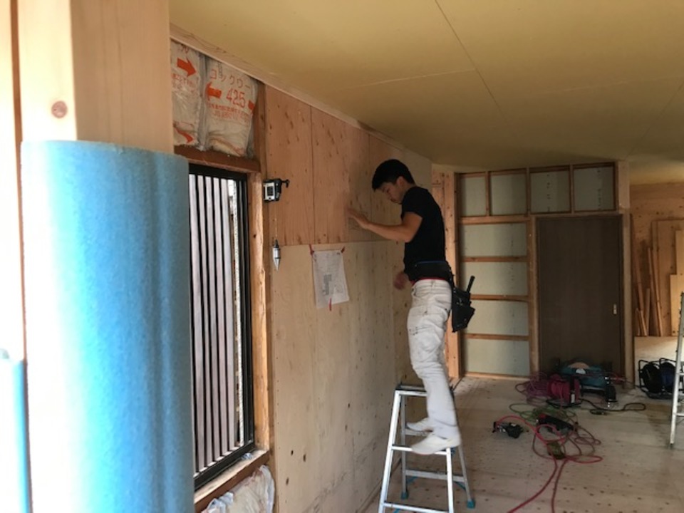 壁下地施工中。