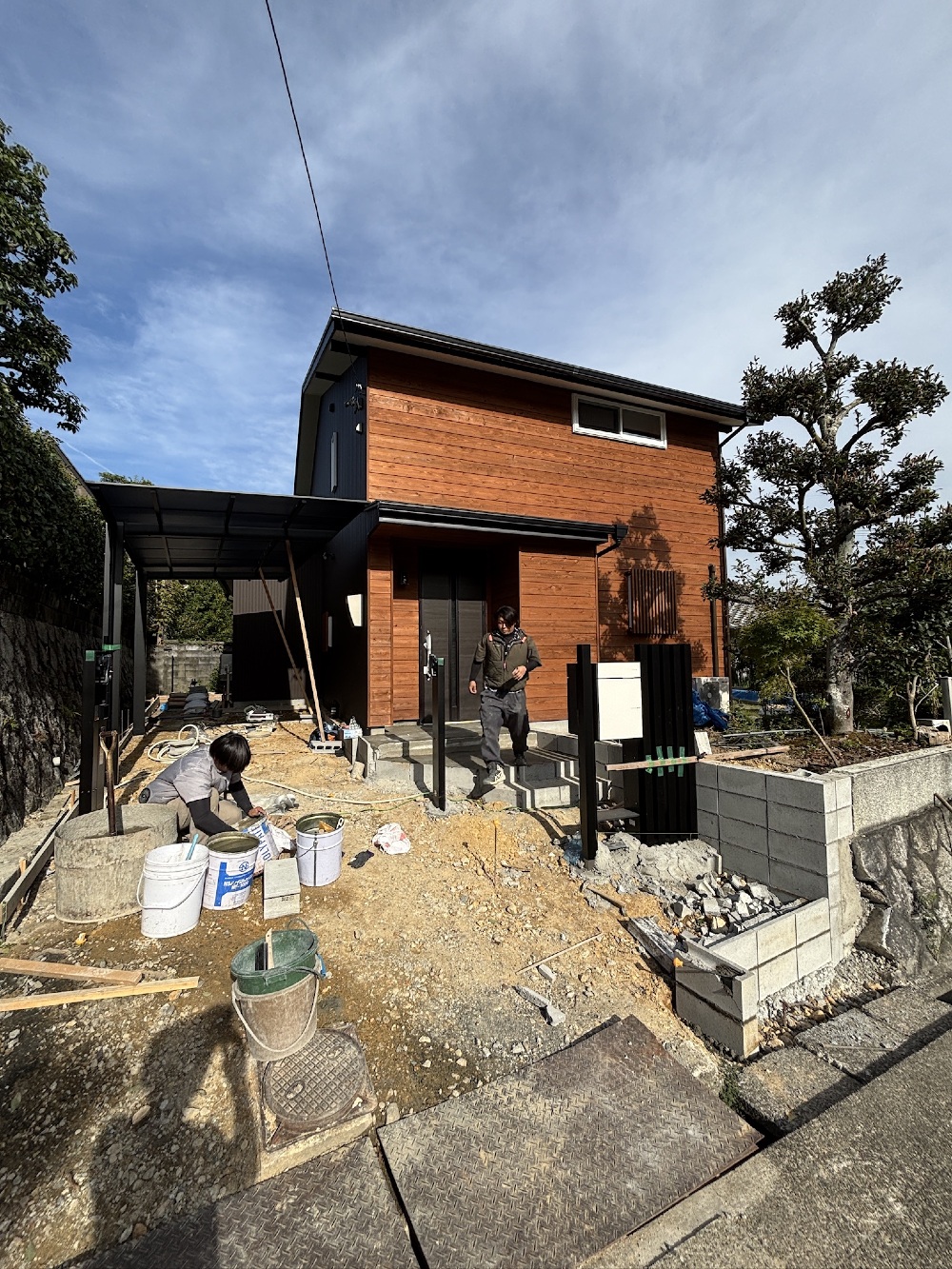 外構工事が着々と進んでいます