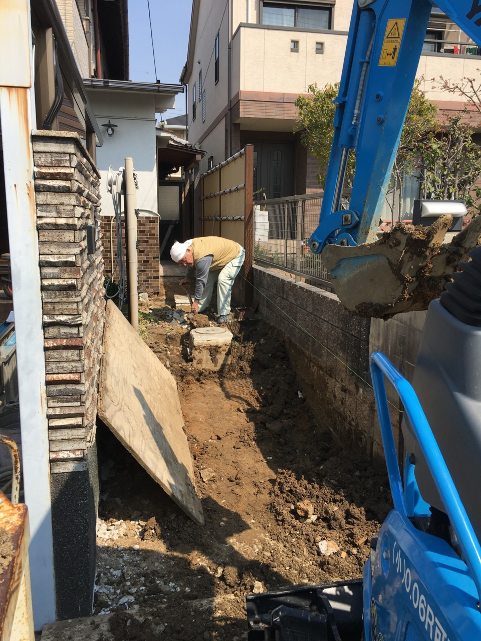 ミニユンボー併用で頑張ってくれてます、鈴木さん！