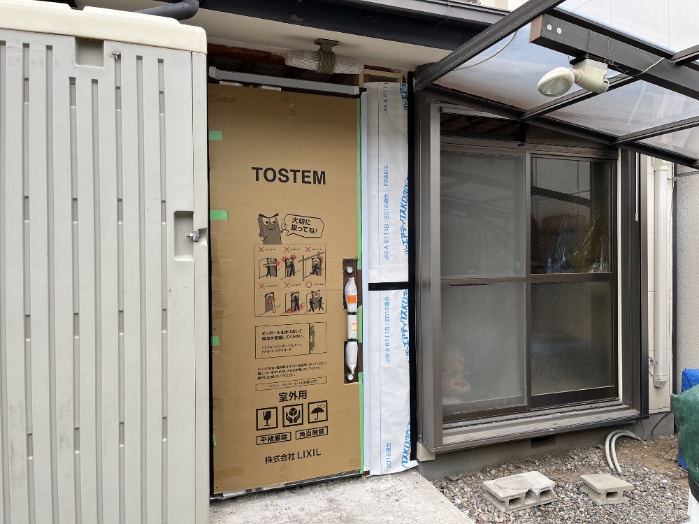 玄関サッシ取り付け