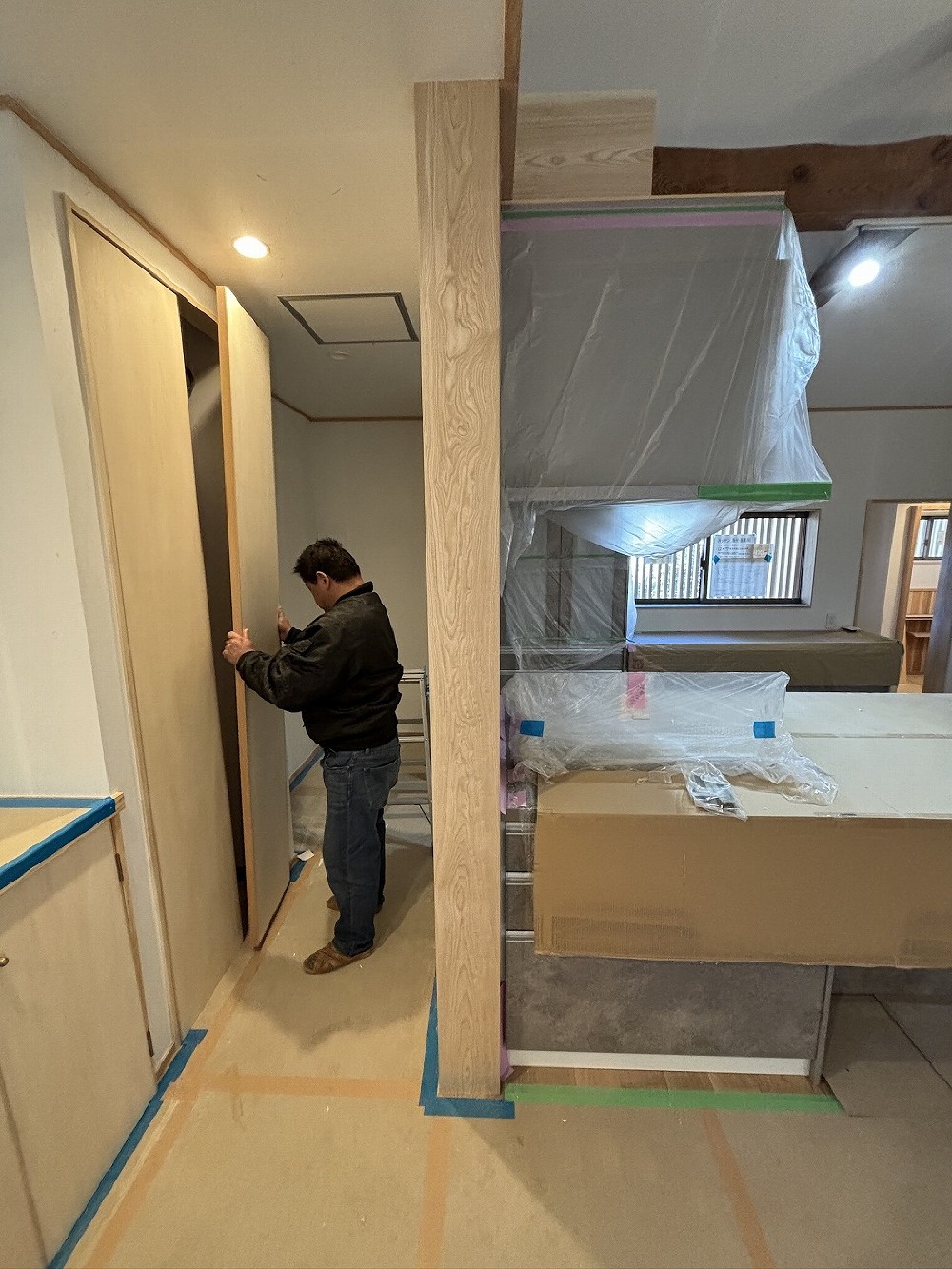 長瀬建具さんが建具の切込に来てくれました。