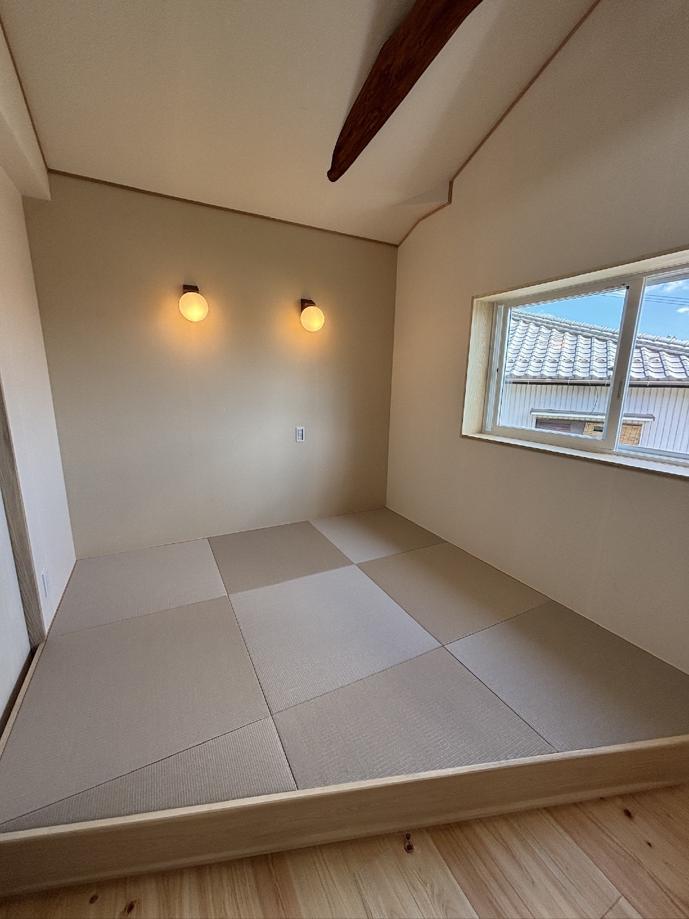 変形畳で施工に工夫が必要でしたが、西尾畳さんのおかげで、素敵な小上がりができあがりました