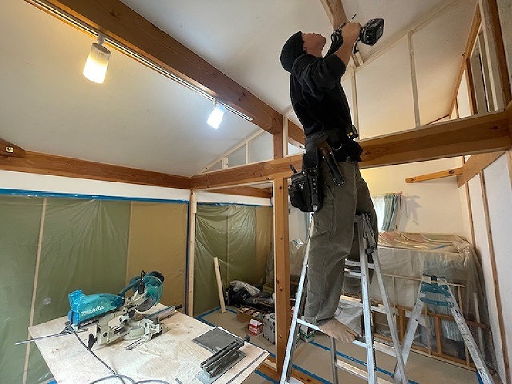 （緑区M様邸・間仕切り工事）間仕切りの壁下地施工中