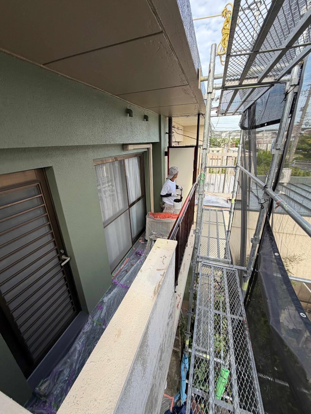 ベランダ塗装中