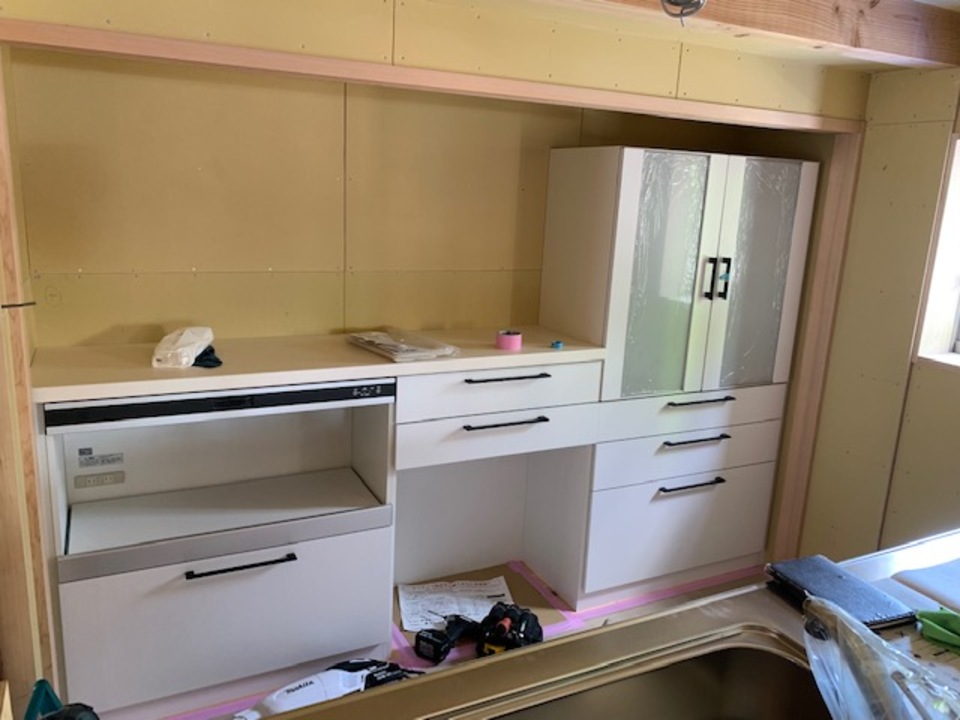 今日はキッチン工事です。