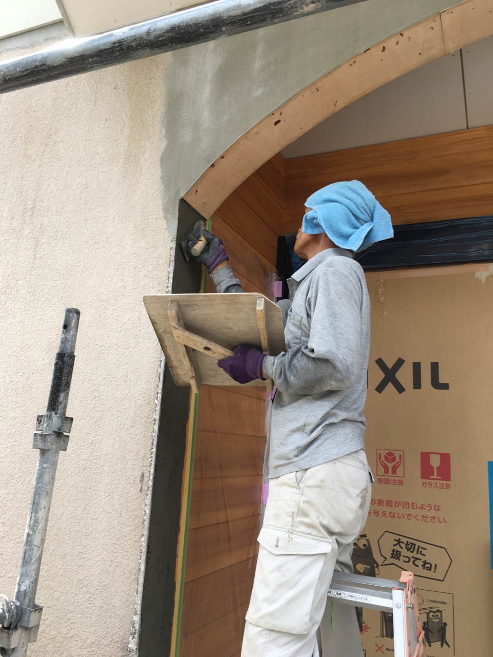 仕上げ工事にかかる、安江さん！