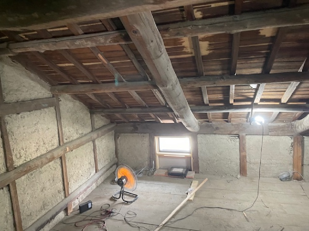 小屋裏清掃中