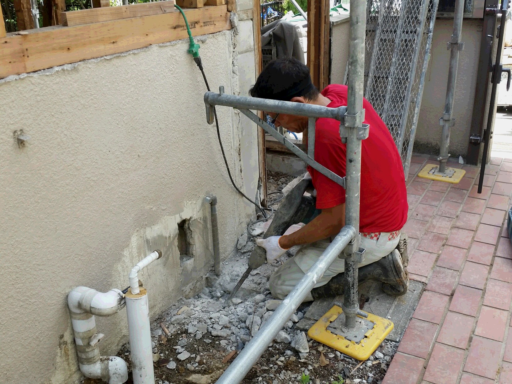 中川です、配管経路をさぐる早川さん！