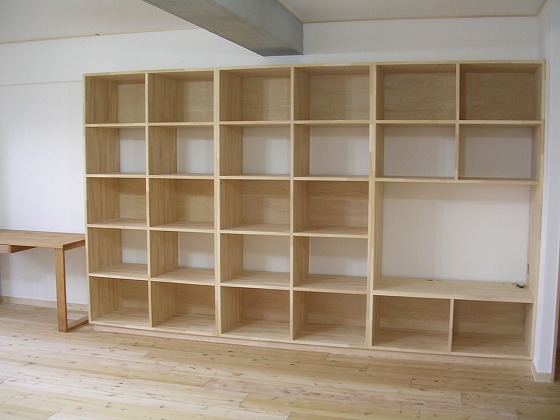 手作りファニチャー 家具 本 作りつけ収納棚 名古屋で注文住宅 古民家再生リフォームを手掛ける工務店 松美建設の施工事例