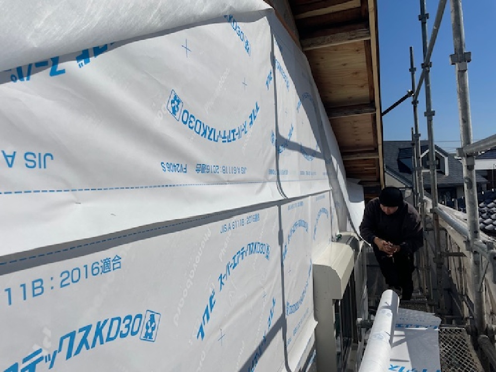 透湿シート施工中