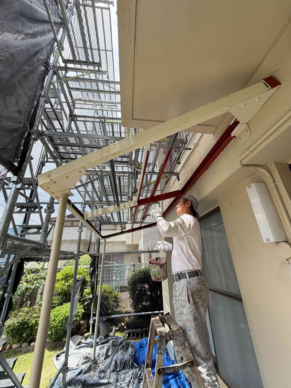 テラス鉄部錆止め下塗り作業