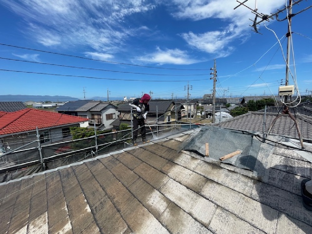 屋根高圧洗浄中