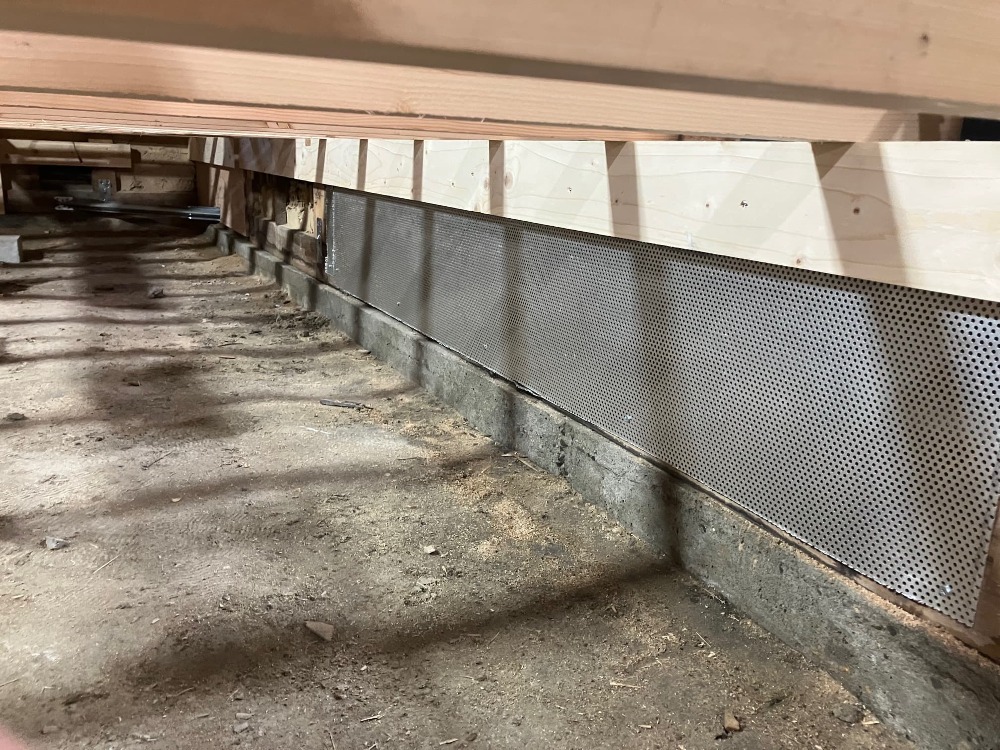 断熱材を充填しています