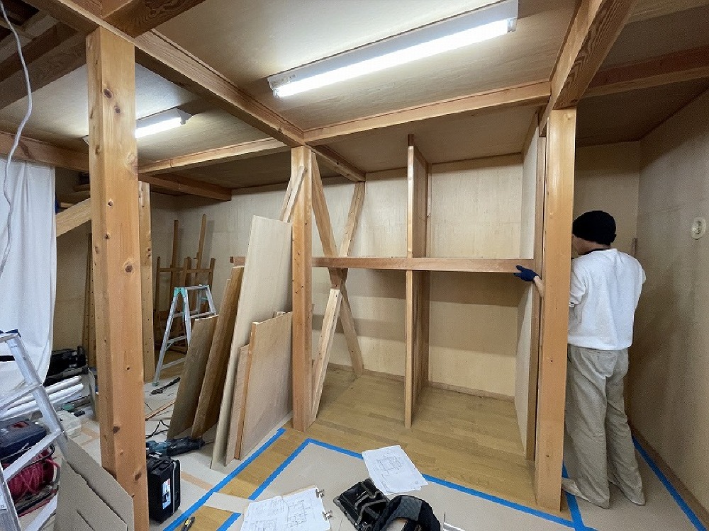 （天白区K様邸）今日から新たな現場が始まりました。  キッチリ養生してから、解体です（白井）