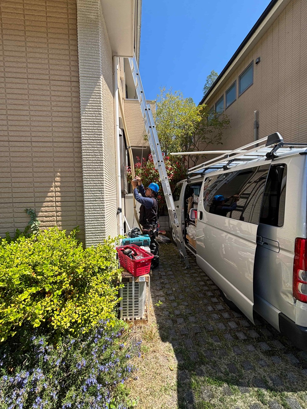 エアコンも取替していきます。