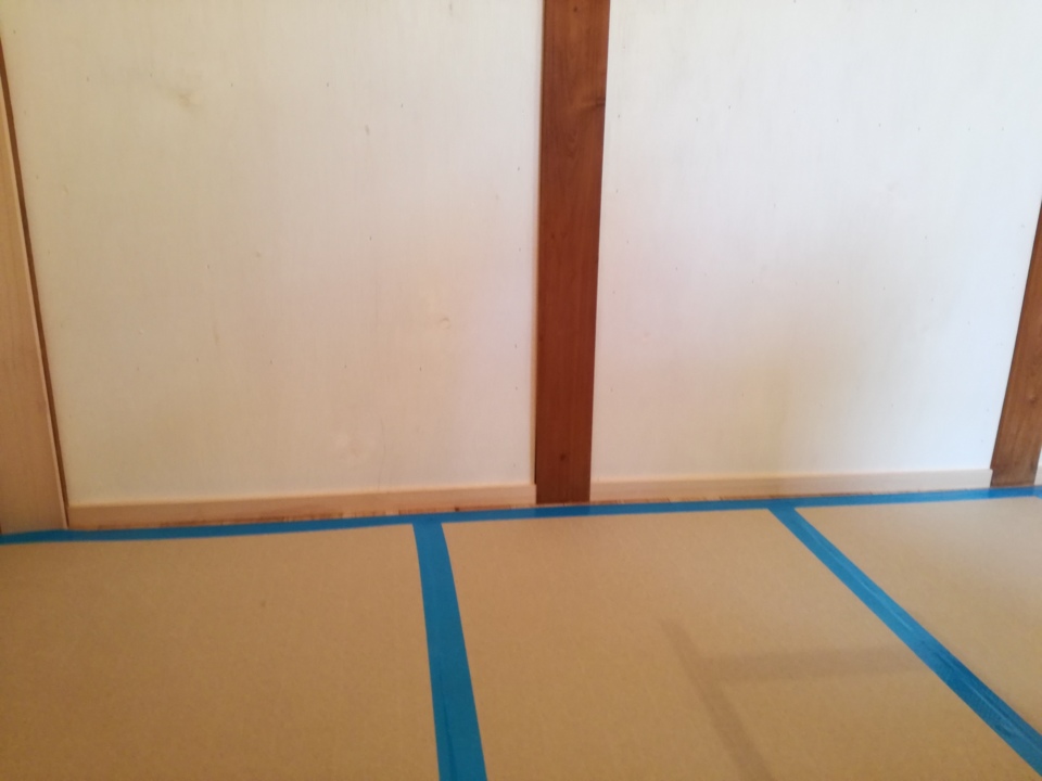 床見切り材を取りつけました。