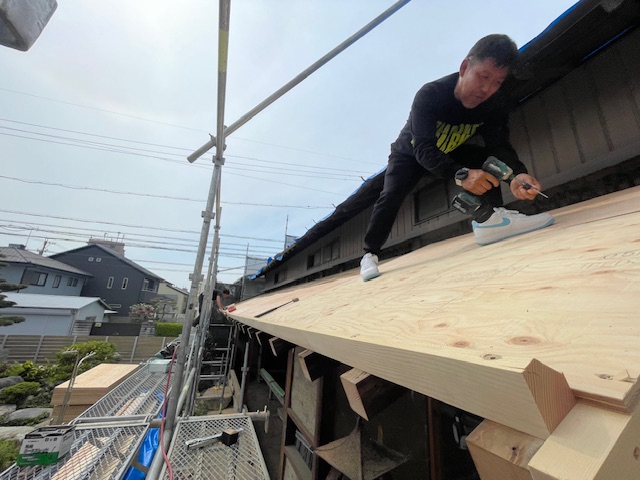 下屋根改修工事