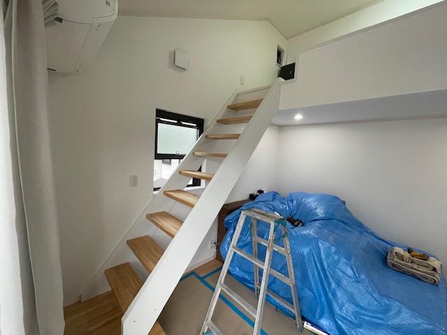 ストリップ階段を採用したロフト空間