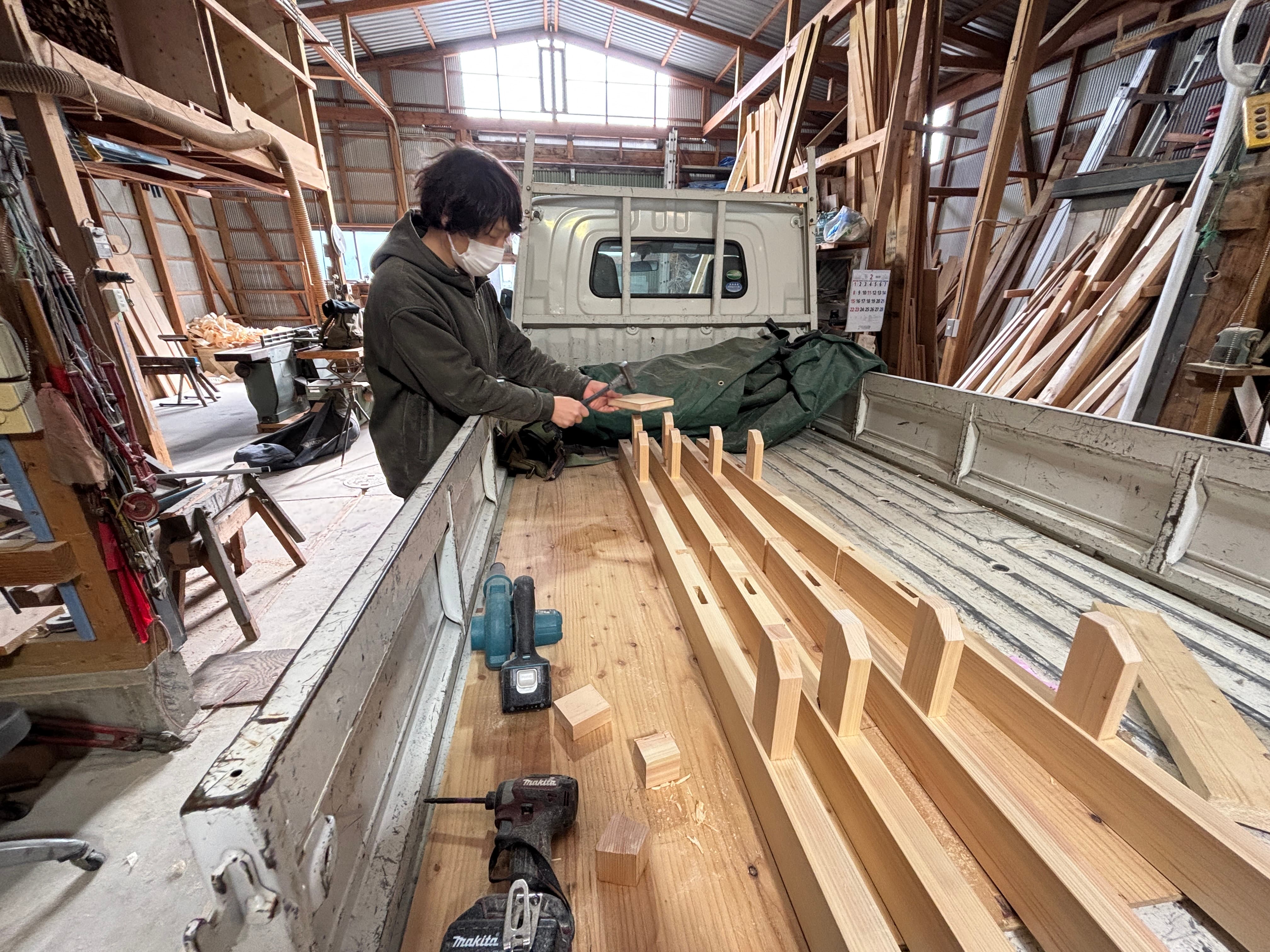 出来上がったパーツを運搬します。