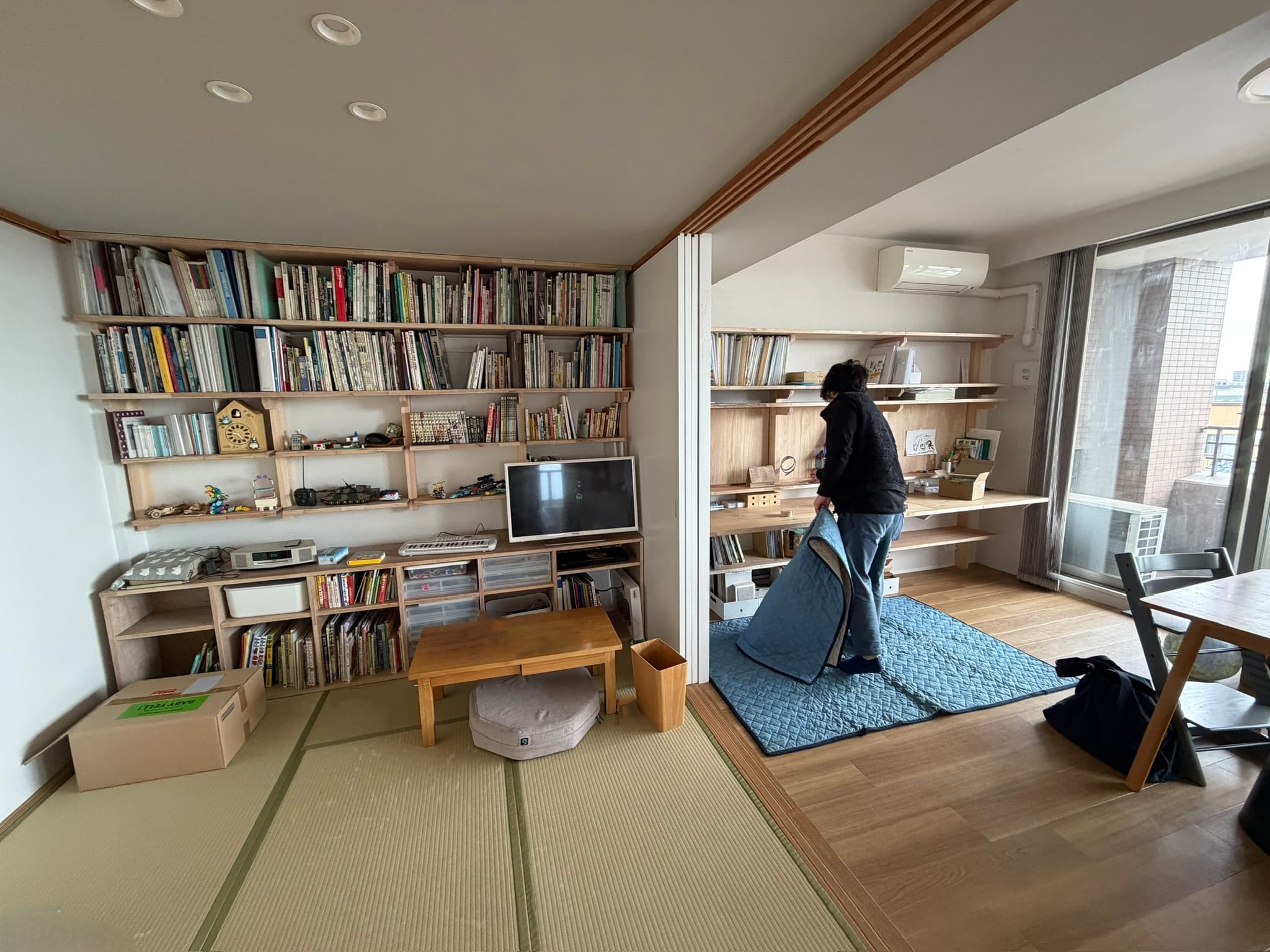 デスク一体型オーダー壁面収納の完成後写真