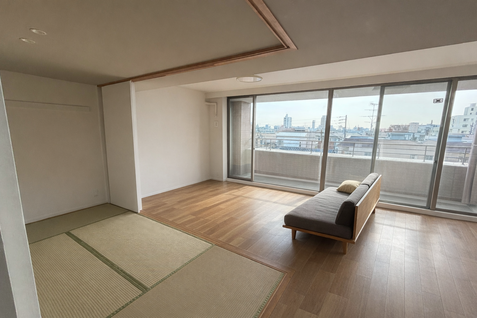 施工前のリビング壁面（収納設置前の状態）