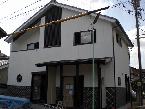 守山区の木の家、自然素材を使った注文住宅・古民家風の内部仕上げになってきました。