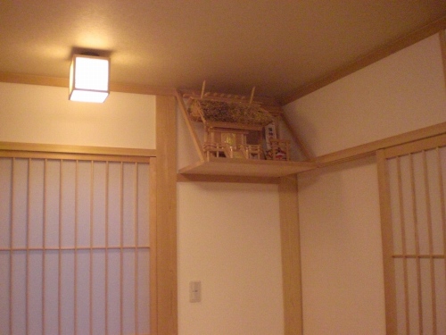 神棚を取付に行ってきました。名古屋市守山区の注文新築住宅