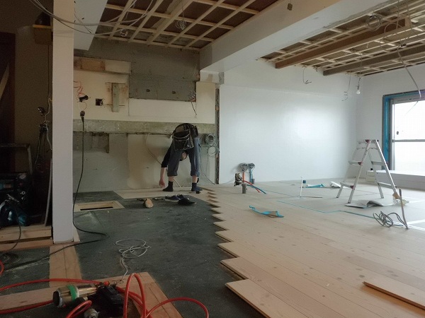 なかなかやるな わんぱく応援マット 名東区の公団マンションリフォーム現場より 名古屋で注文住宅 古民家再生リフォームを手掛ける工務店 松美建設のブログ