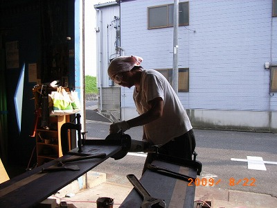 名古屋市　昭和区の改装工事現場　工場で鉄骨階段作っています3